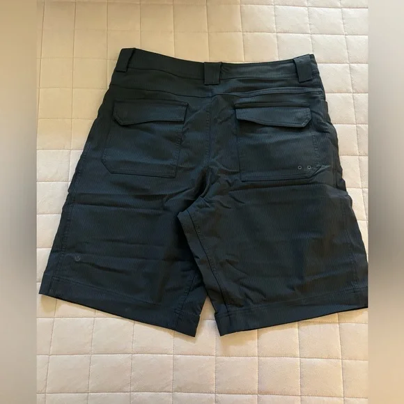 Lululemon Men’s Cargo Shorts Black Size 36 - Picture 2 of 3